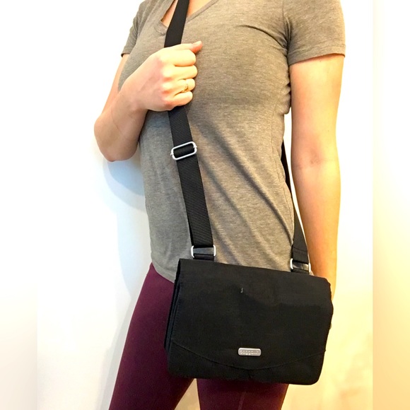 Baggallini black shoulder purse - EUC - Picture 1 of 12